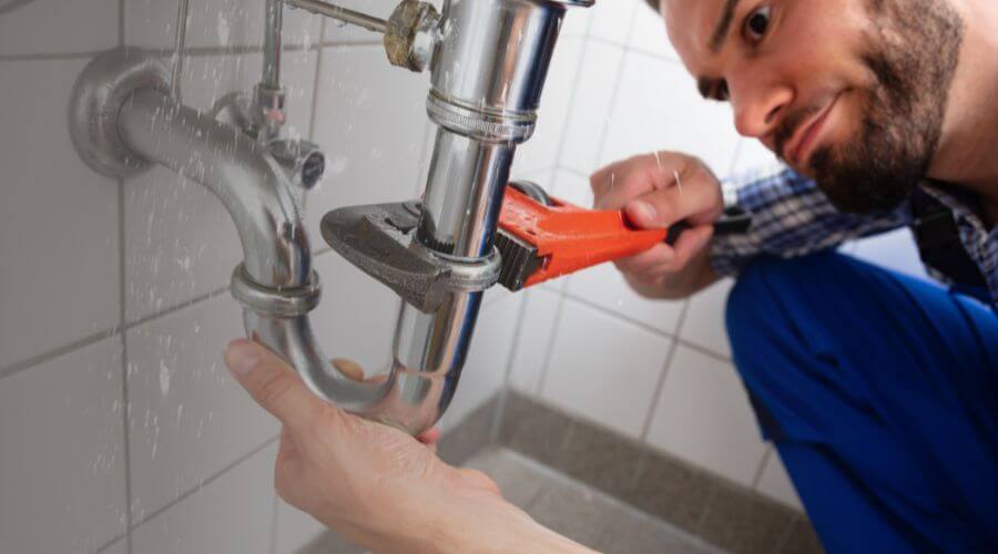 Expert burst pipe repair services in Oblong, IL